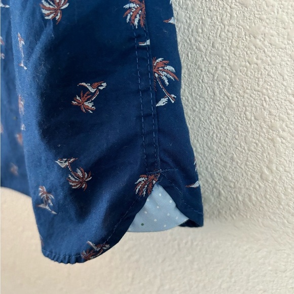 Van Heusen Short Sleeve Button Down - Picture 6 of 9